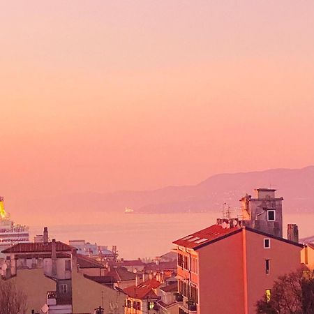Blucavana, Casa Vacanze In Centro A Terst Exteriér fotografie