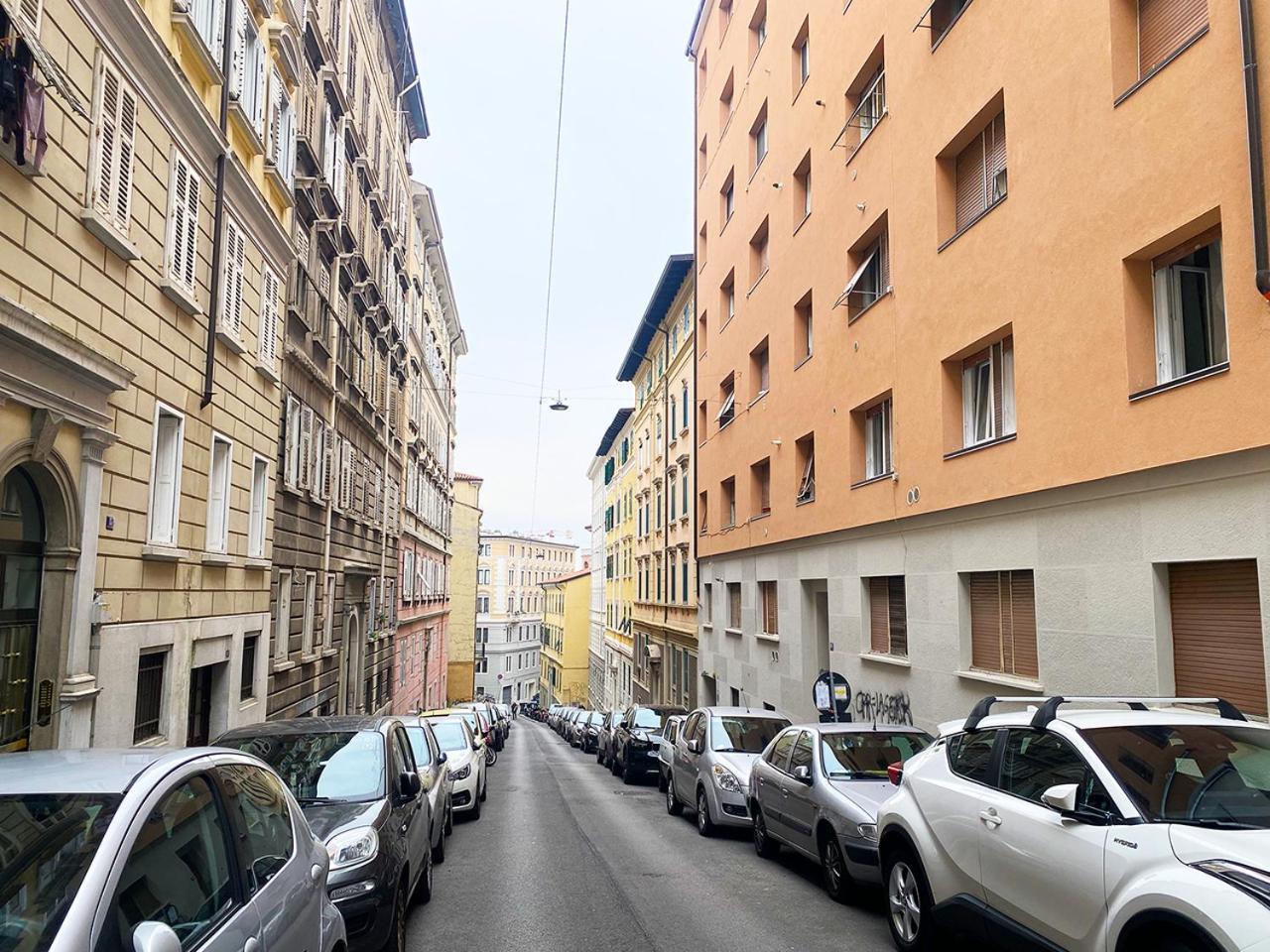 Blucavana, Casa Vacanze In Centro A Terst Exteriér fotografie