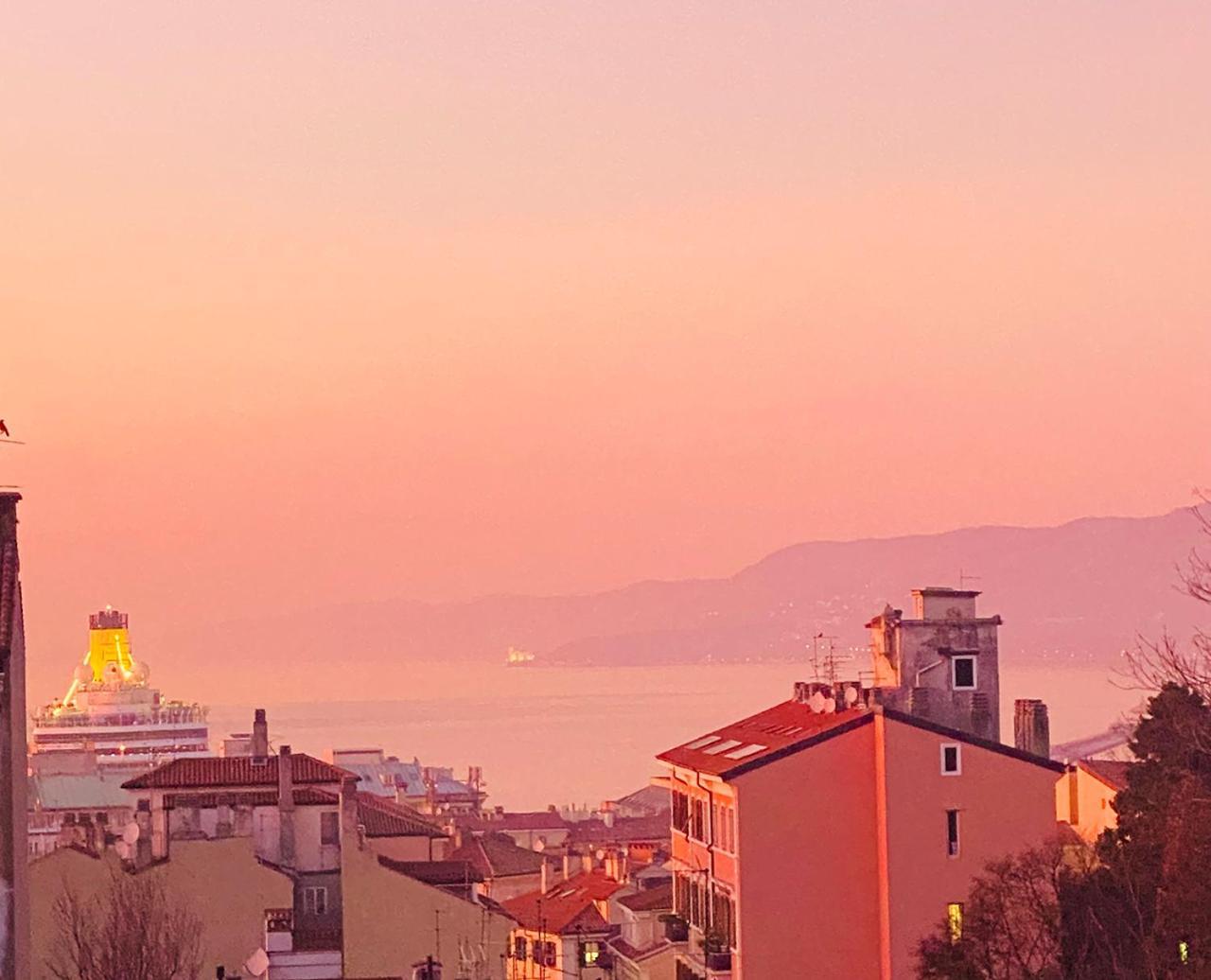 Blucavana, Casa Vacanze In Centro A Terst Exteriér fotografie