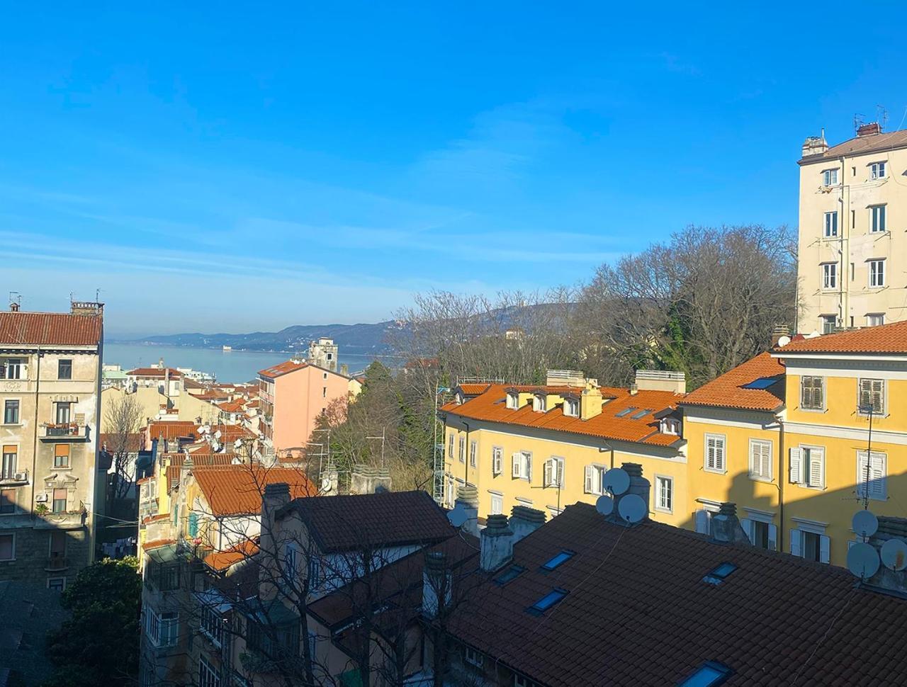 Blucavana, Casa Vacanze In Centro A Terst Exteriér fotografie
